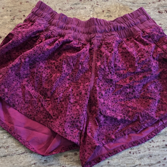 Lululemon Short III Size 6 - Picture 1 of 4